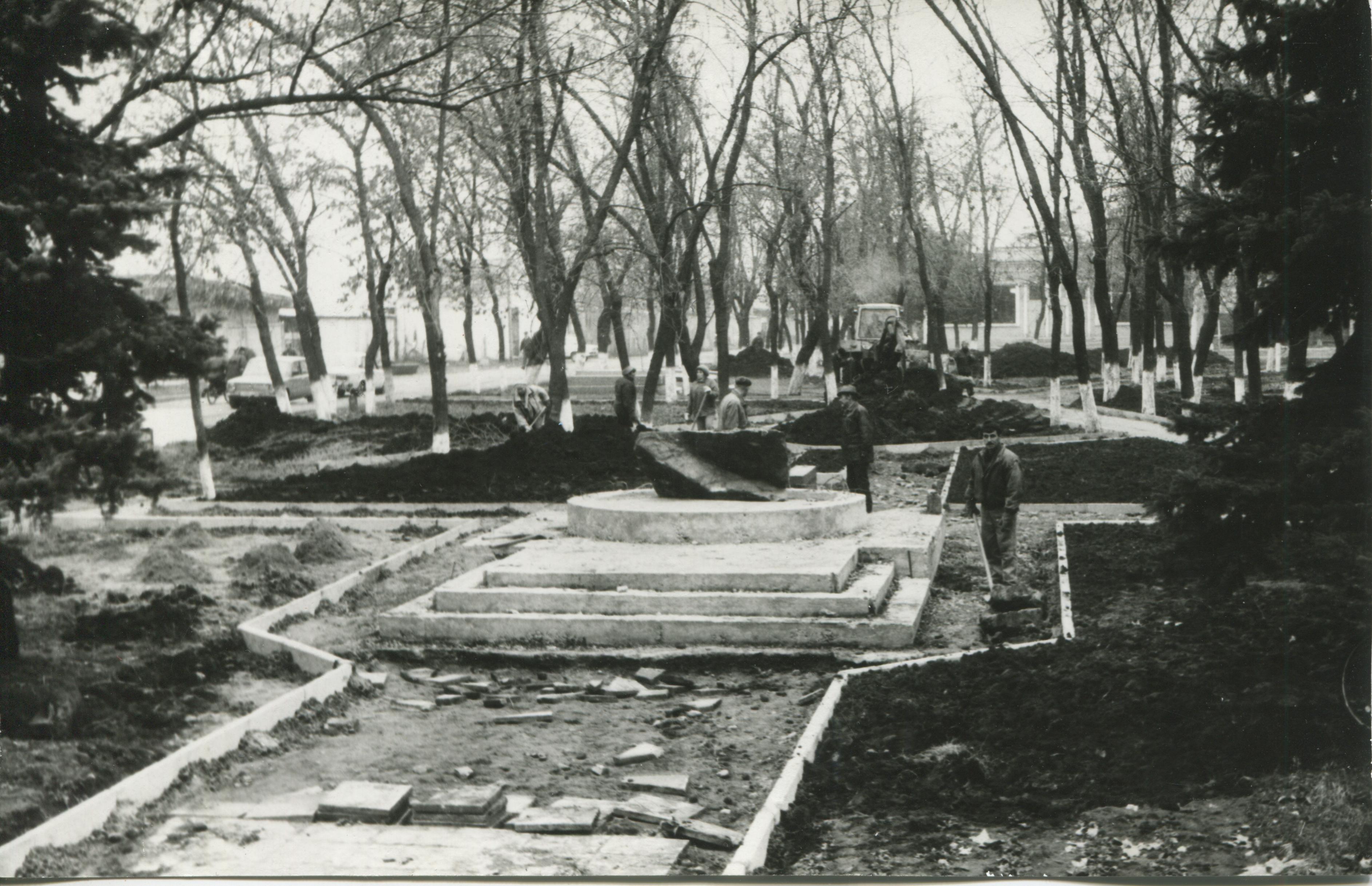 Untitled.FR12_-_1997_-_0020_-_Сквер_афганцев.jpg